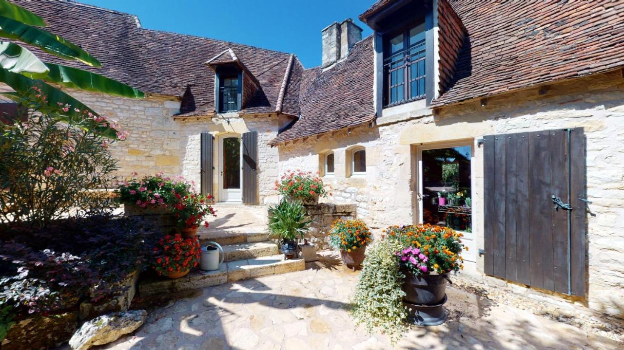 Demeure Du Vallon - Chambres D'Hotes De Charme Azerat Exterior foto