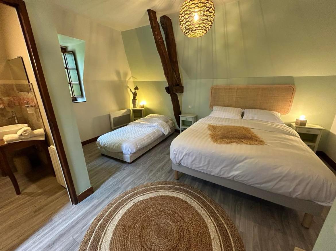 Demeure Du Vallon - Chambres D'Hotes De Charme Azerat Exterior foto