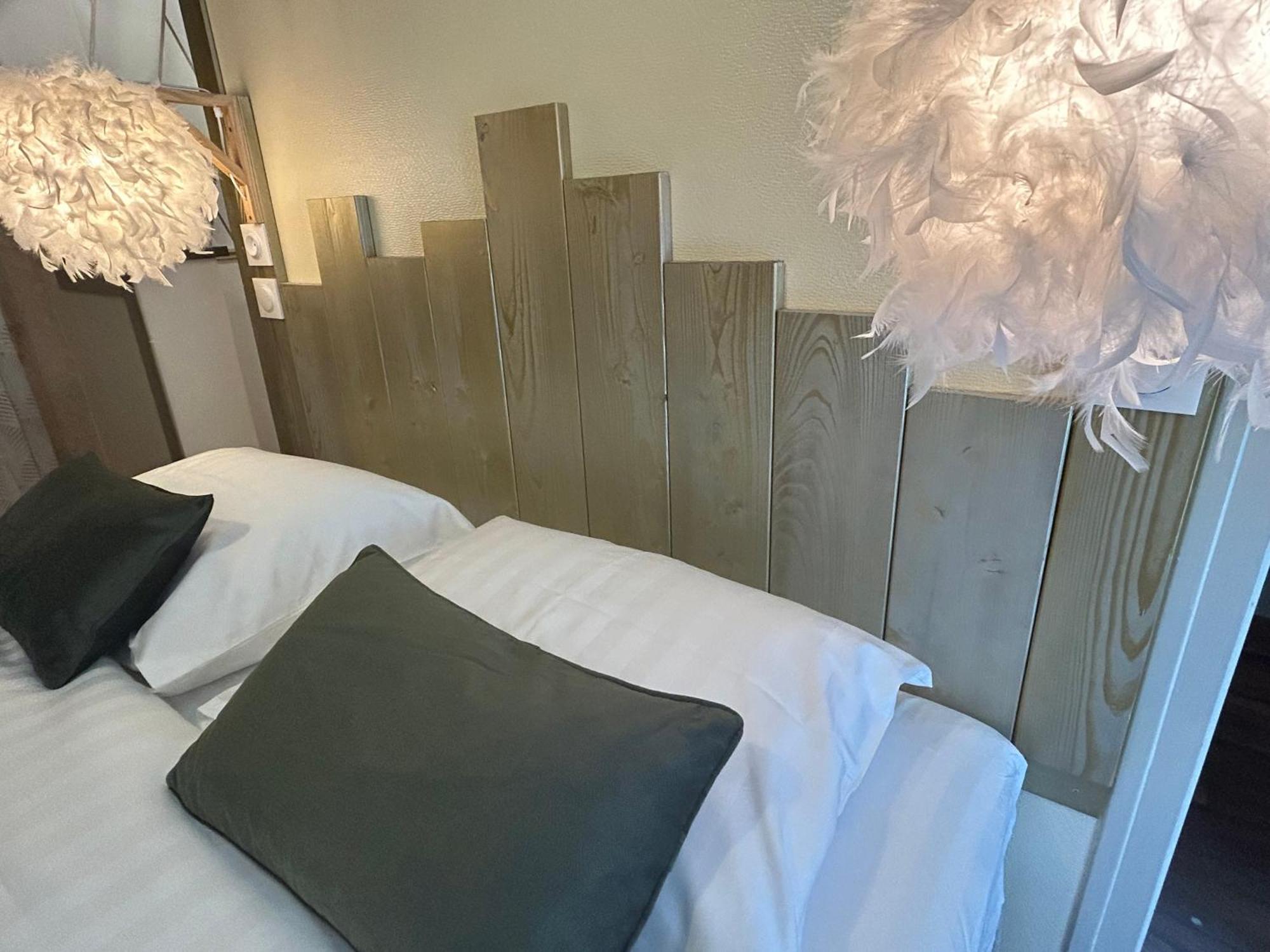 Demeure Du Vallon - Chambres D'Hotes De Charme Azerat Exterior foto